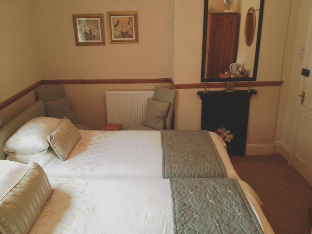Twin Oaks Guest House 캐드남 외부 사진